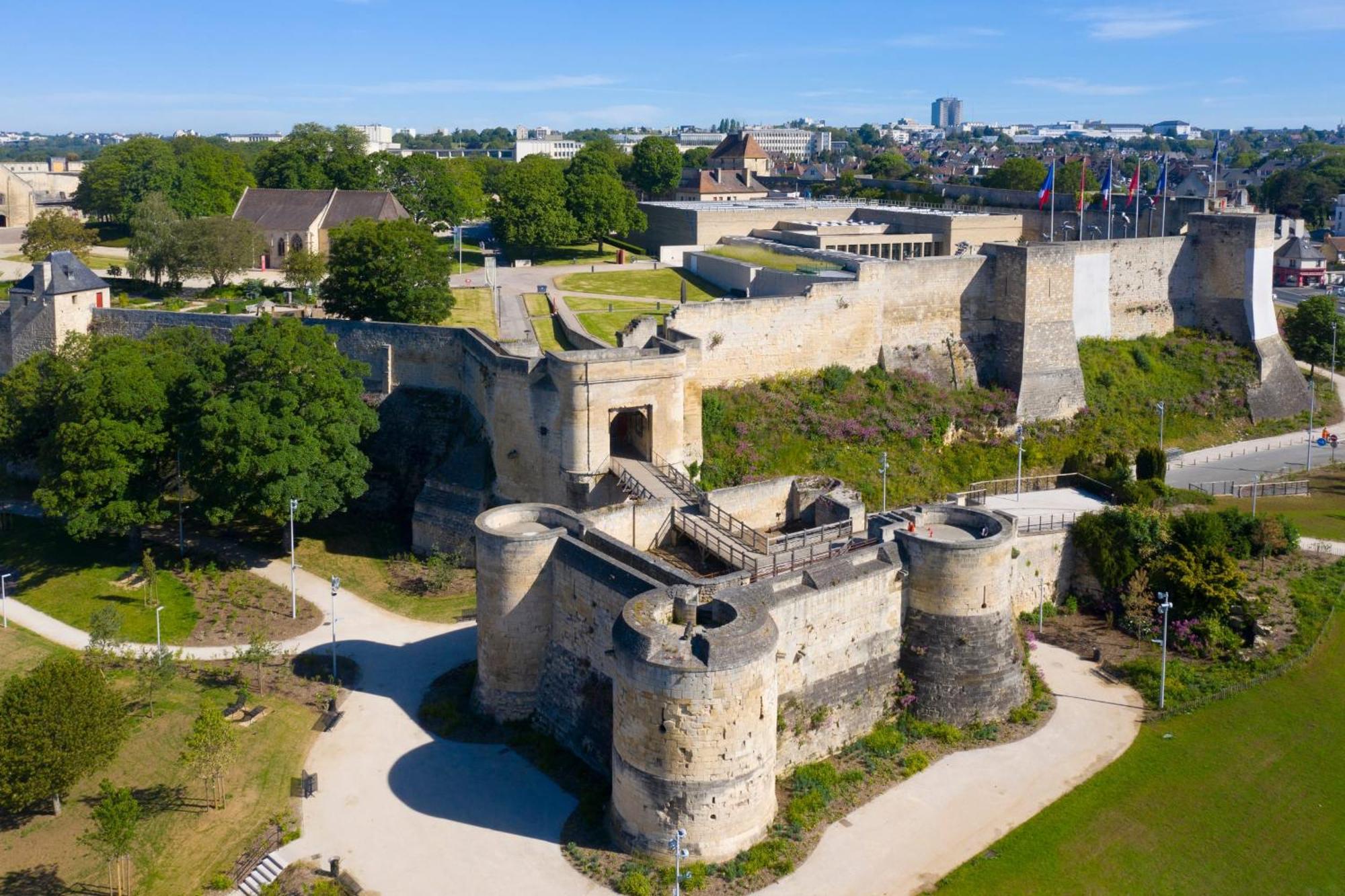 Le Castel D'Orne - Piscine Et Terrasse Кан Экстерьер фото